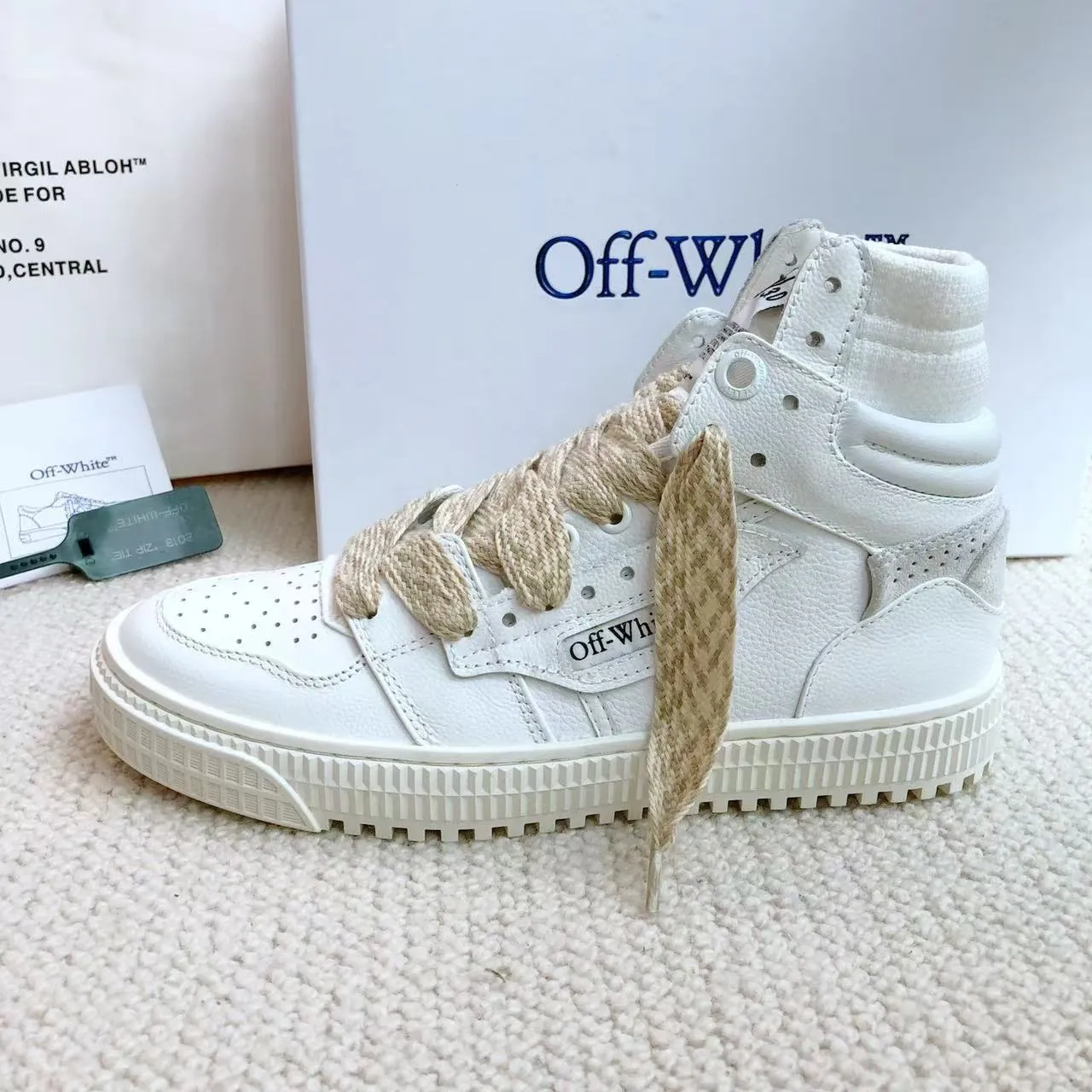Men's men's shoes P660! 🌈🌈OFF WHITE🌈🌈 ⚡️Couple model⚡️🍓New color🍓 👉Ex-factory price: 130-45 The latest spring model of Gaobang street casual Martin style masterpiece, released the highest quality version on the market 👊 Series original mold opening, original lasting, production technology 1:1 original ➰🔜The best choice for more and more celebrities and Internet celebrities🔸In the classics Changes in the code🔸Innovate in the trend🔸Strive to break away from the shackles of bad street design🔝Although he is not the originator of fashion design, he is definitely a shining dark horse in avant-garde design🐴🆙Do not follow the trend🔅Not universal beauty🔅 Fabric💯First-layer cowhide Lining💯Imported skin-friendly and environmentally friendly polyester mesh Foot pads💯Original molded high-elastic environmentally friendly molding pads Midsole💯Original lasting process Outsole💯Rubber outsole Packaging💯Official website synchronized full set of packaging (brand wrapping paper, brand certificate, brand cloth bag)